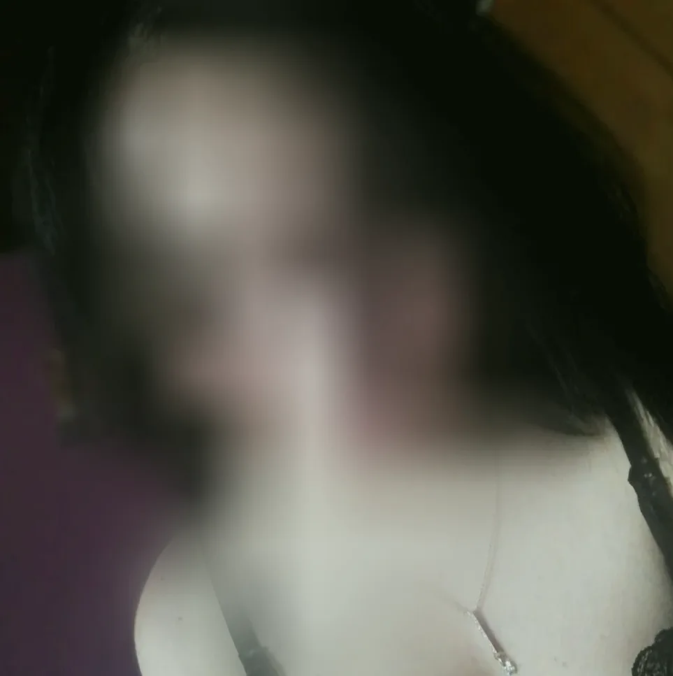 Claudia, 32
