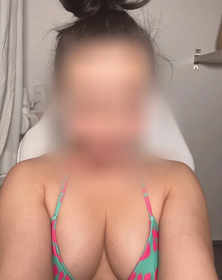 Emilia, 37