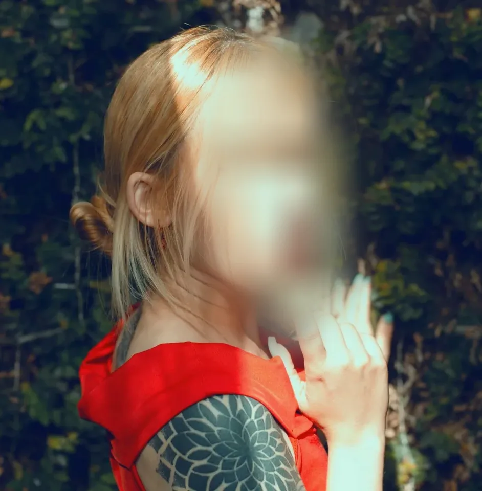 Eva, 26