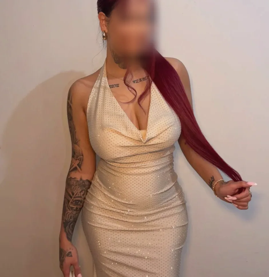 Larissa, 22