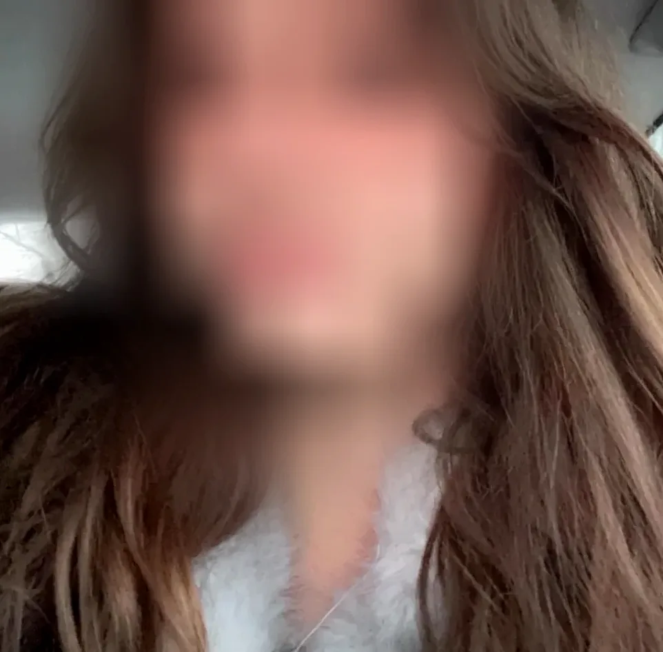 Mirela, 23