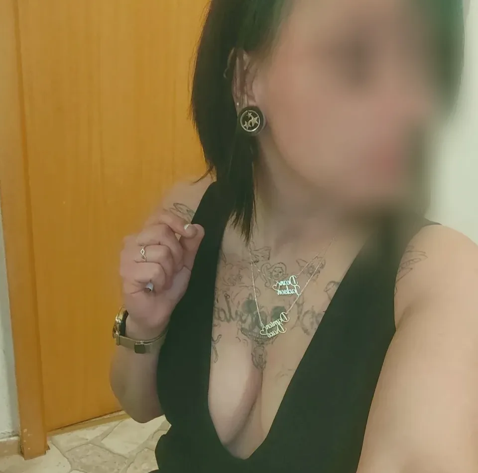 Nadine, 25